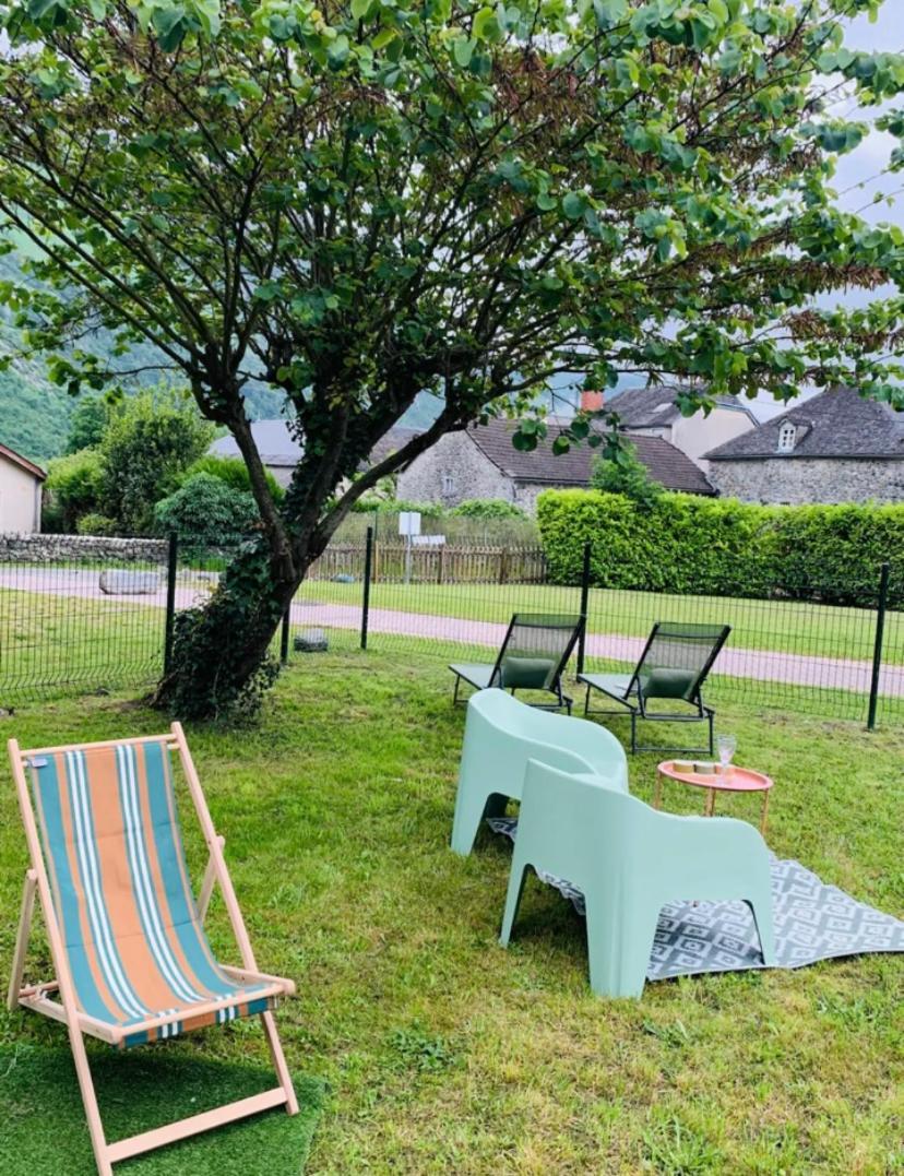 La Suite Unique - Le Jardin Sur Les Pyrenees- Vue Panoramique Montagne -Jardin Cloture Prive De 100M2-Parking-Linge De Lit Et Serviettes Compris- ビエル エクステリア 写真