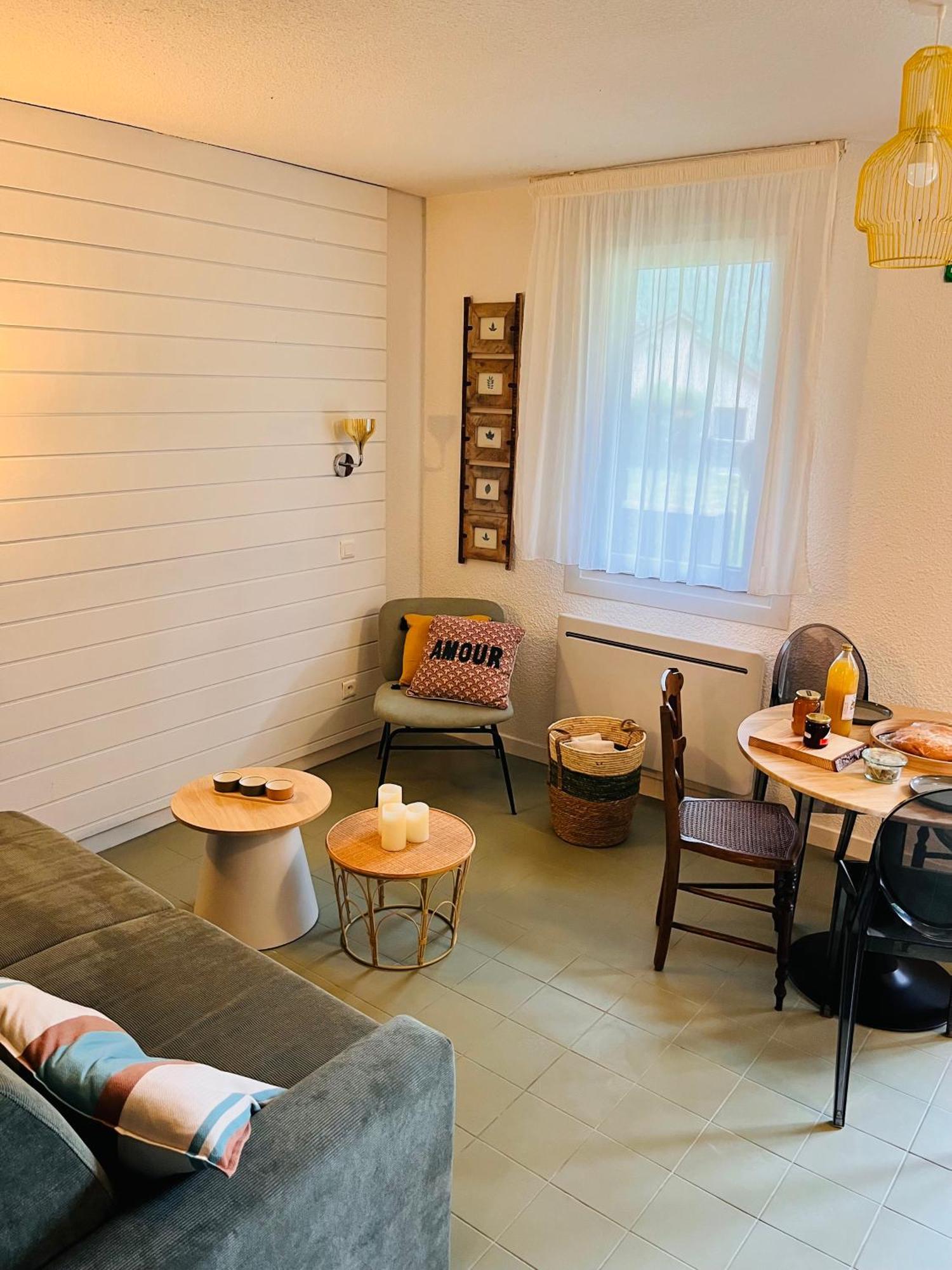 La Suite Unique - Le Jardin Sur Les Pyrenees- Vue Panoramique Montagne -Jardin Cloture Prive De 100M2-Parking-Linge De Lit Et Serviettes Compris- ビエル エクステリア 写真