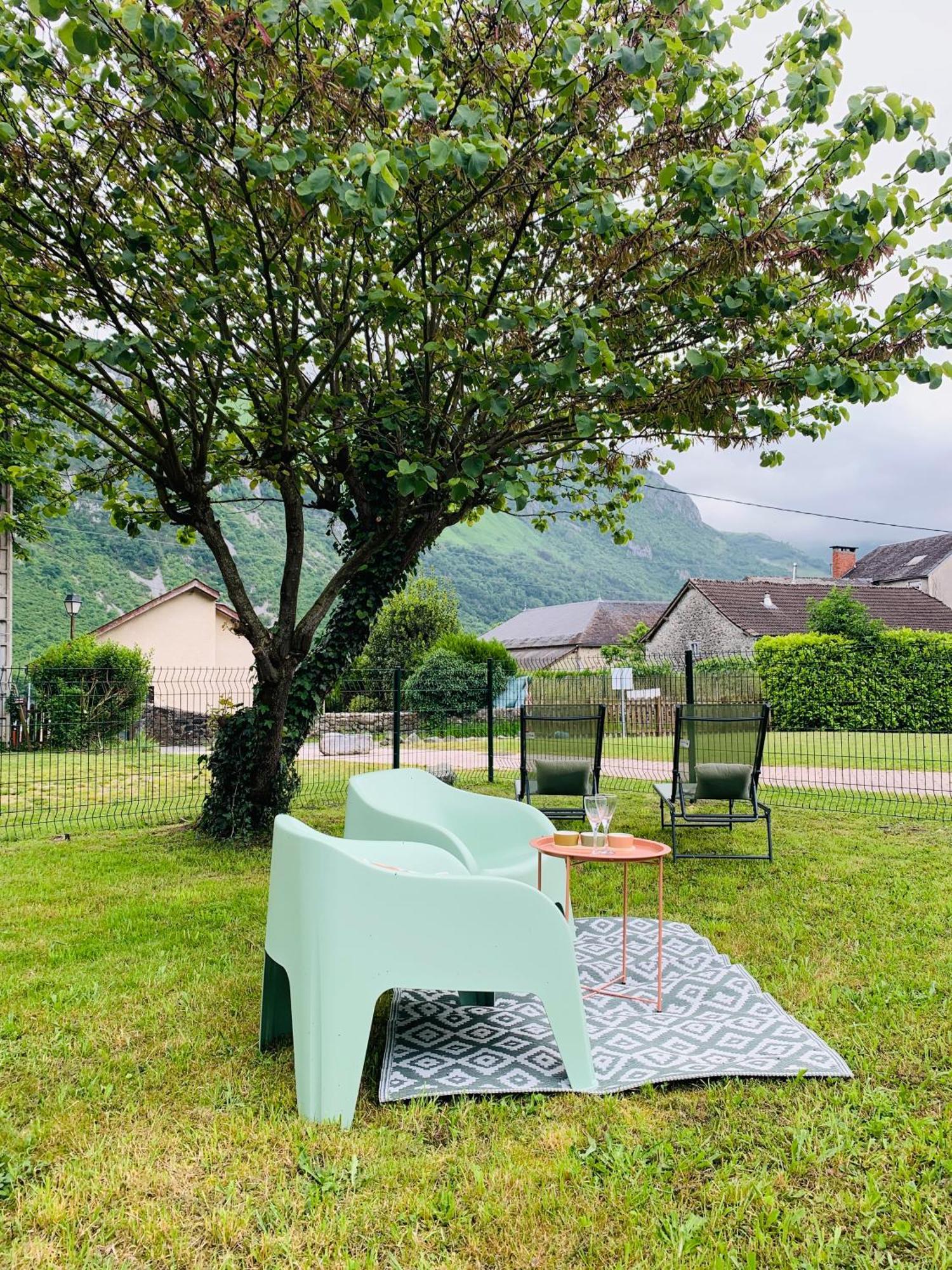 La Suite Unique - Le Jardin Sur Les Pyrenees- Vue Panoramique Montagne -Jardin Cloture Prive De 100M2-Parking-Linge De Lit Et Serviettes Compris- ビエル エクステリア 写真