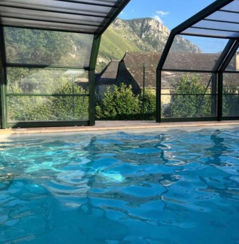 La Suite Unique - Le Jardin Sur Les Pyrenees- Vue Panoramique Montagne -Jardin Cloture Prive De 100M2-Parking-Linge De Lit Et Serviettes Compris- ビエル エクステリア 写真
