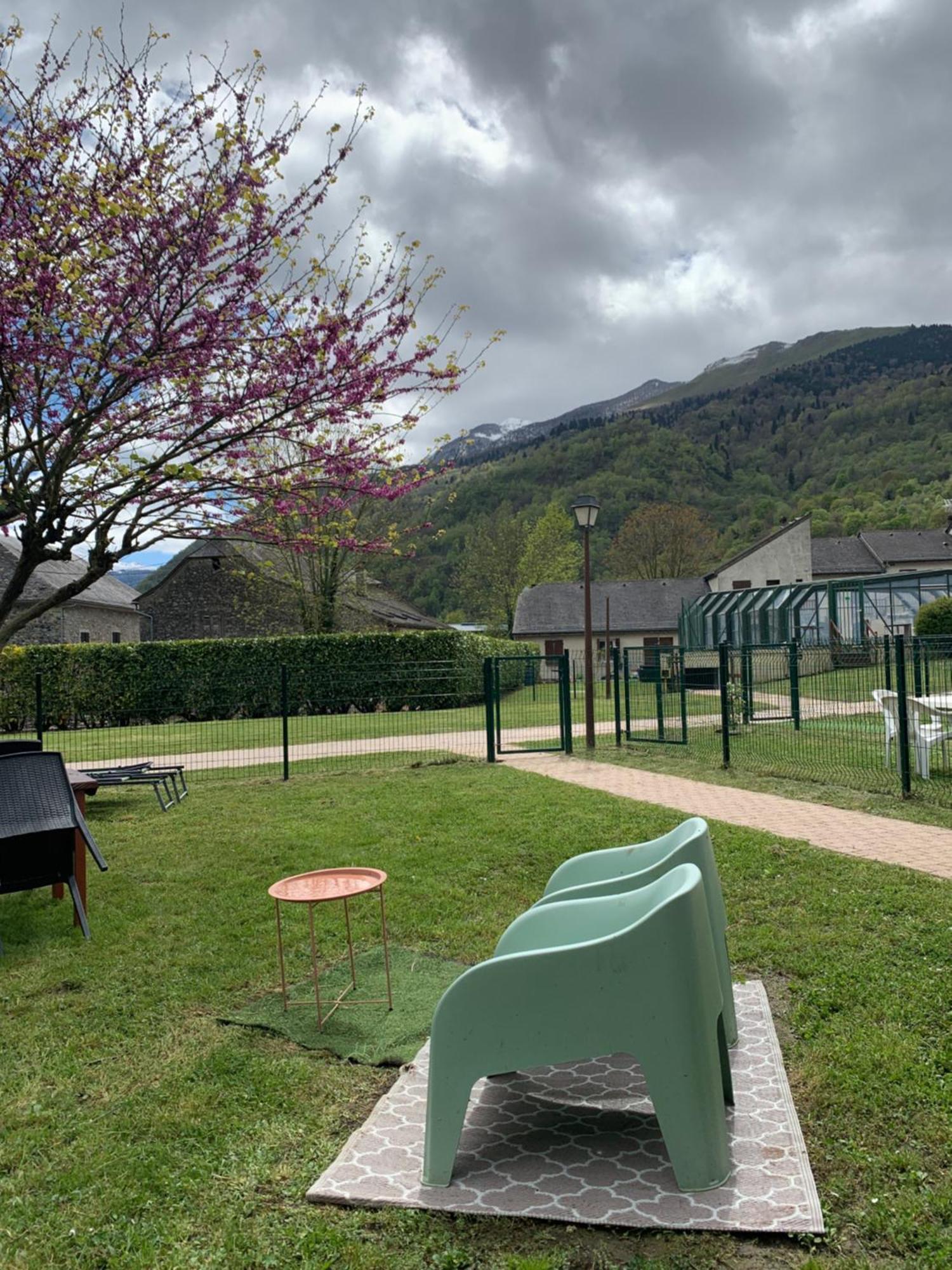 La Suite Unique - Le Jardin Sur Les Pyrenees- Vue Panoramique Montagne -Jardin Cloture Prive De 100M2-Parking-Linge De Lit Et Serviettes Compris- ビエル エクステリア 写真